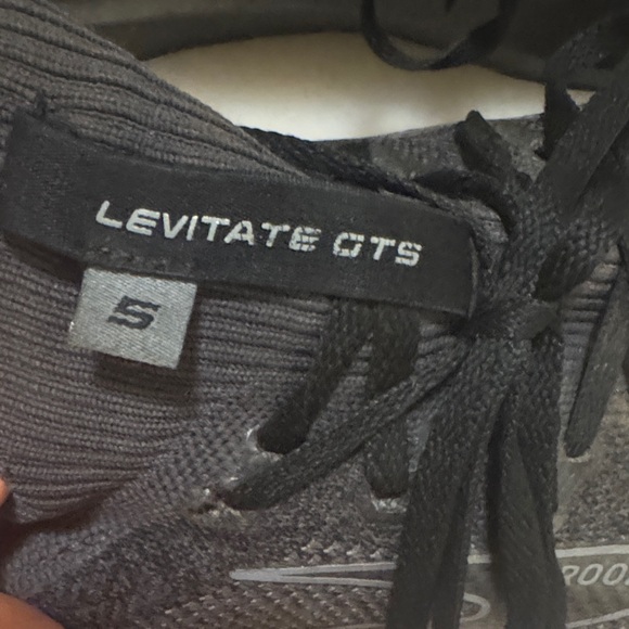 Brooks Levitate GTS Gray Running Shoes main image 4
